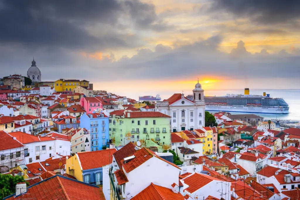 Private Half Day Tuk Tuk Tour to Historic Center of Lisbon and Belém (4 hours)