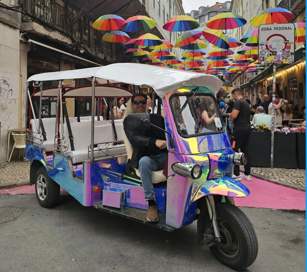 Private Tuk Tuk Tour - Lisbon City Center with visit to Viewpoints (2hours)